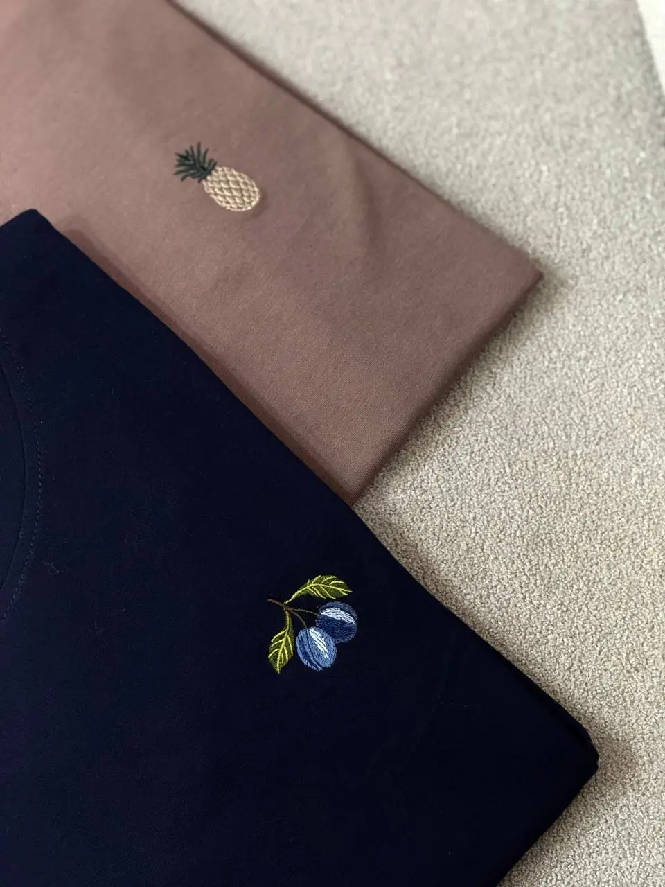 تیشرت زنانه گلدوزی آیسو آبنبات